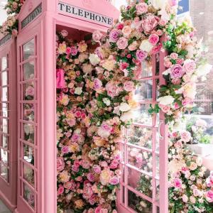 Customizable Pink phone booth photography props wedding wedding decoration London phone booth with artificial flowers